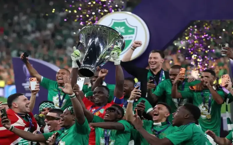 يايسله يحسم مصير أجانب الأهلي الثمانية قبل مباراة الخلود في الدوري السعودي